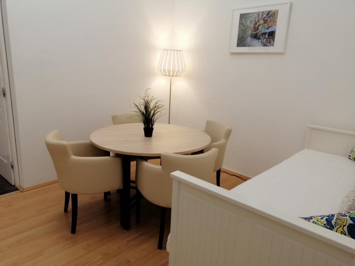 נובי סאד Filinhome Zmaj Jovina Suite מראה חיצוני תמונה