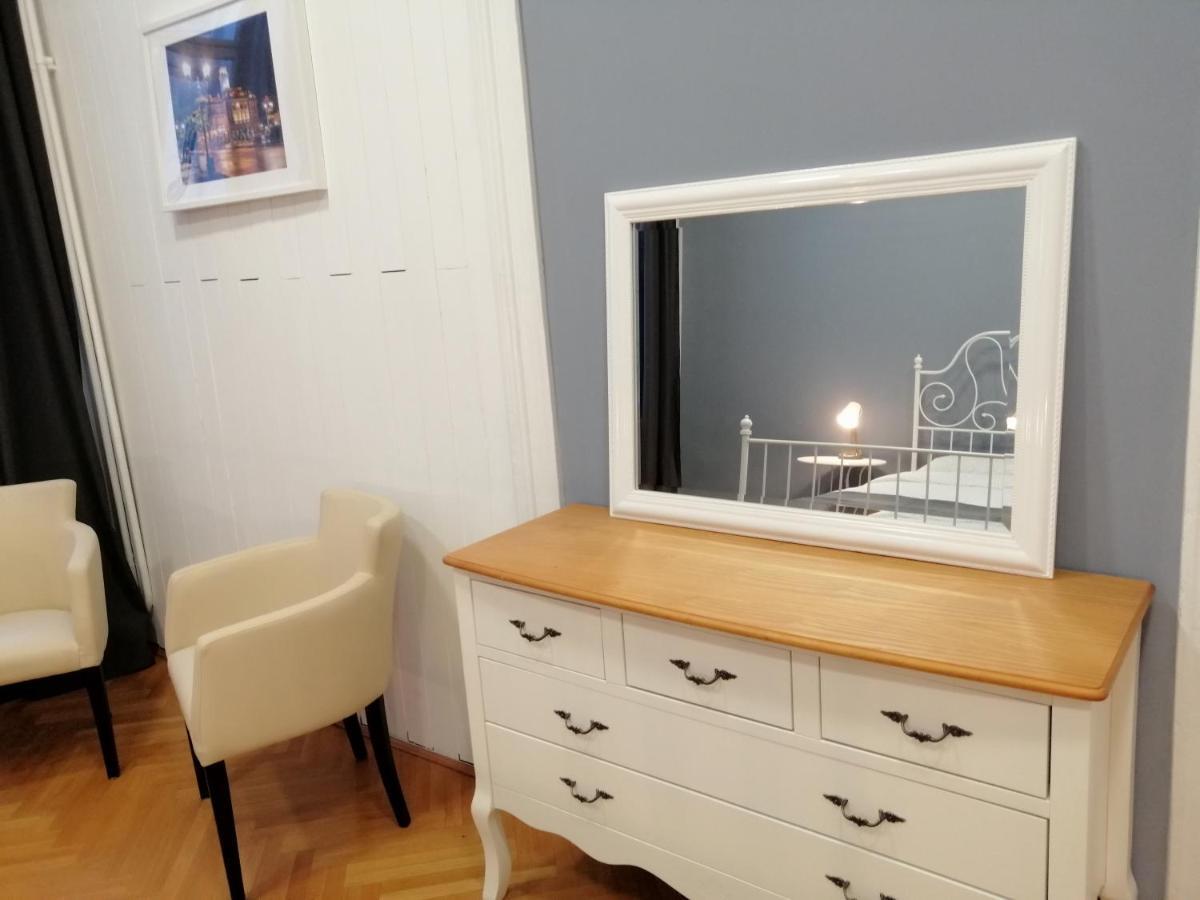 נובי סאד Filinhome Zmaj Jovina Suite מראה חיצוני תמונה