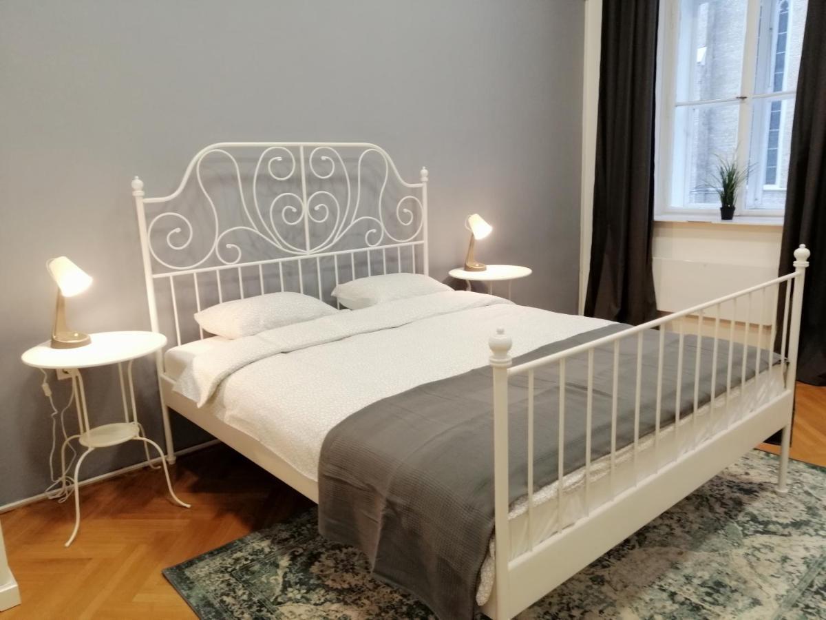 נובי סאד Filinhome Zmaj Jovina Suite מראה חיצוני תמונה