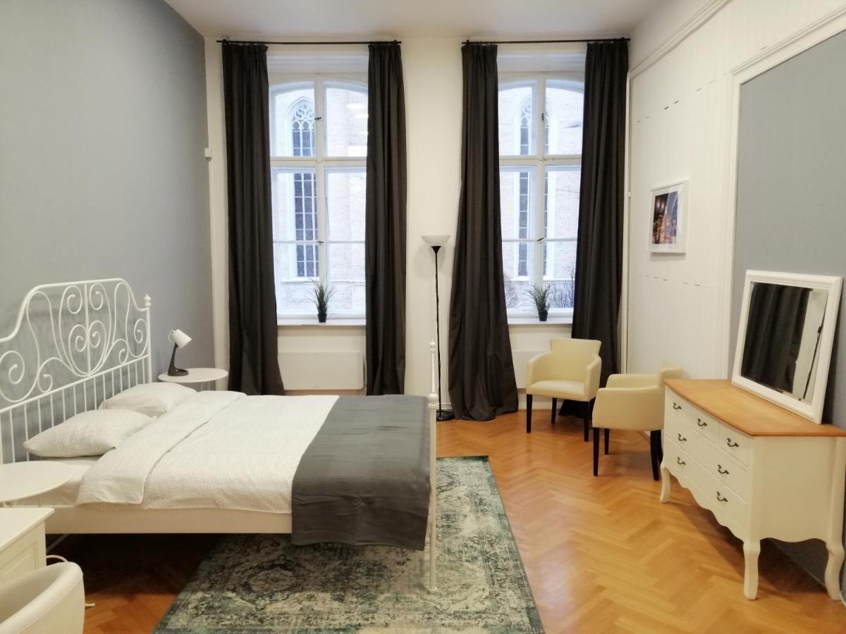 נובי סאד Filinhome Zmaj Jovina Suite מראה חיצוני תמונה